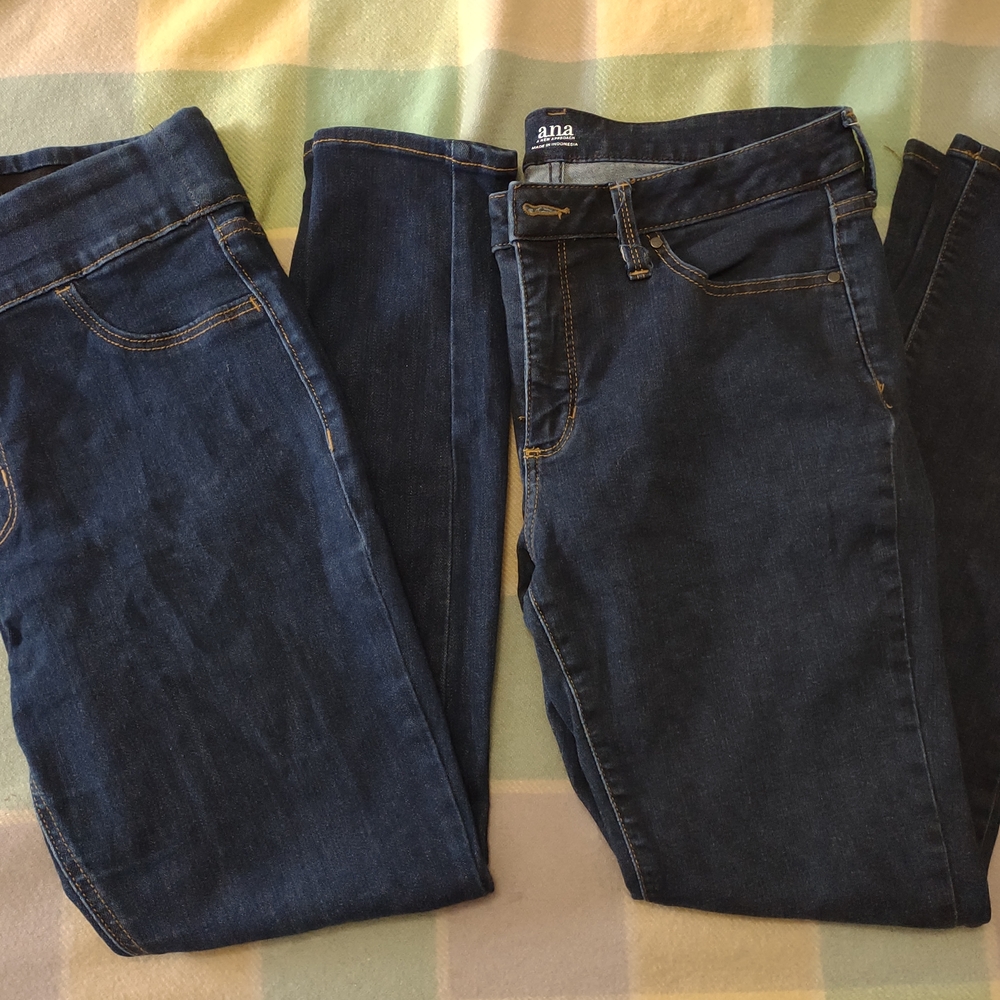 bundle of two womens skinny jeans